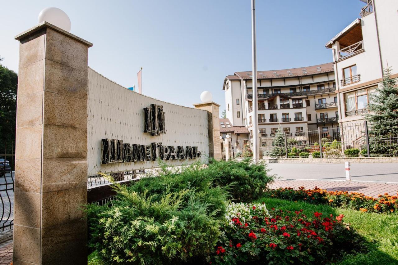Apart-Hotel Chale Graal Truszkavec Kültér fotó